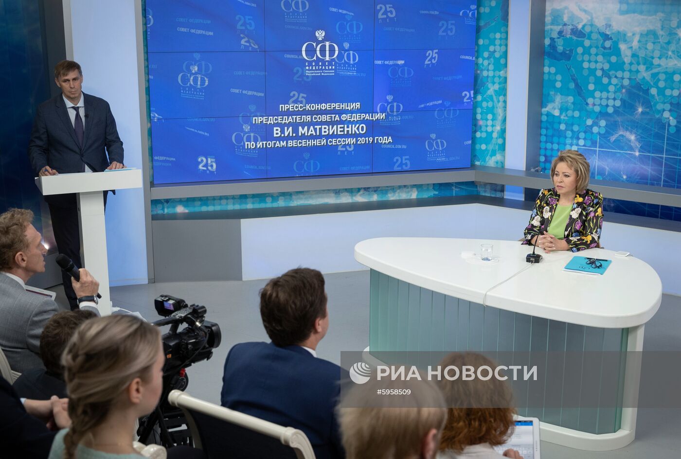Пресс-конференция председателя Совета Федерации В. Матвиенко