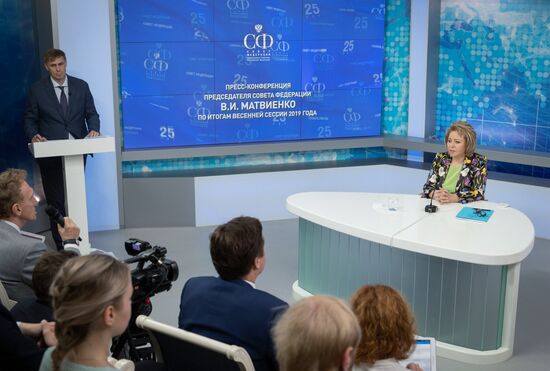 Пресс-конференция председателя Совета Федерации В. Матвиенко