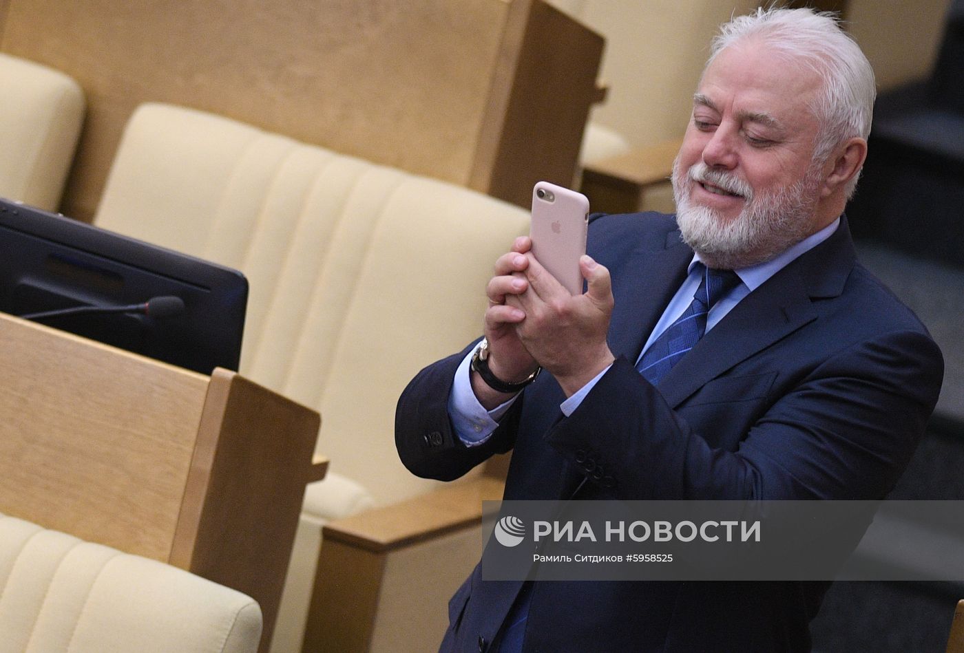 Пленарное заседание Госдумы, завершающее весеннюю сессию