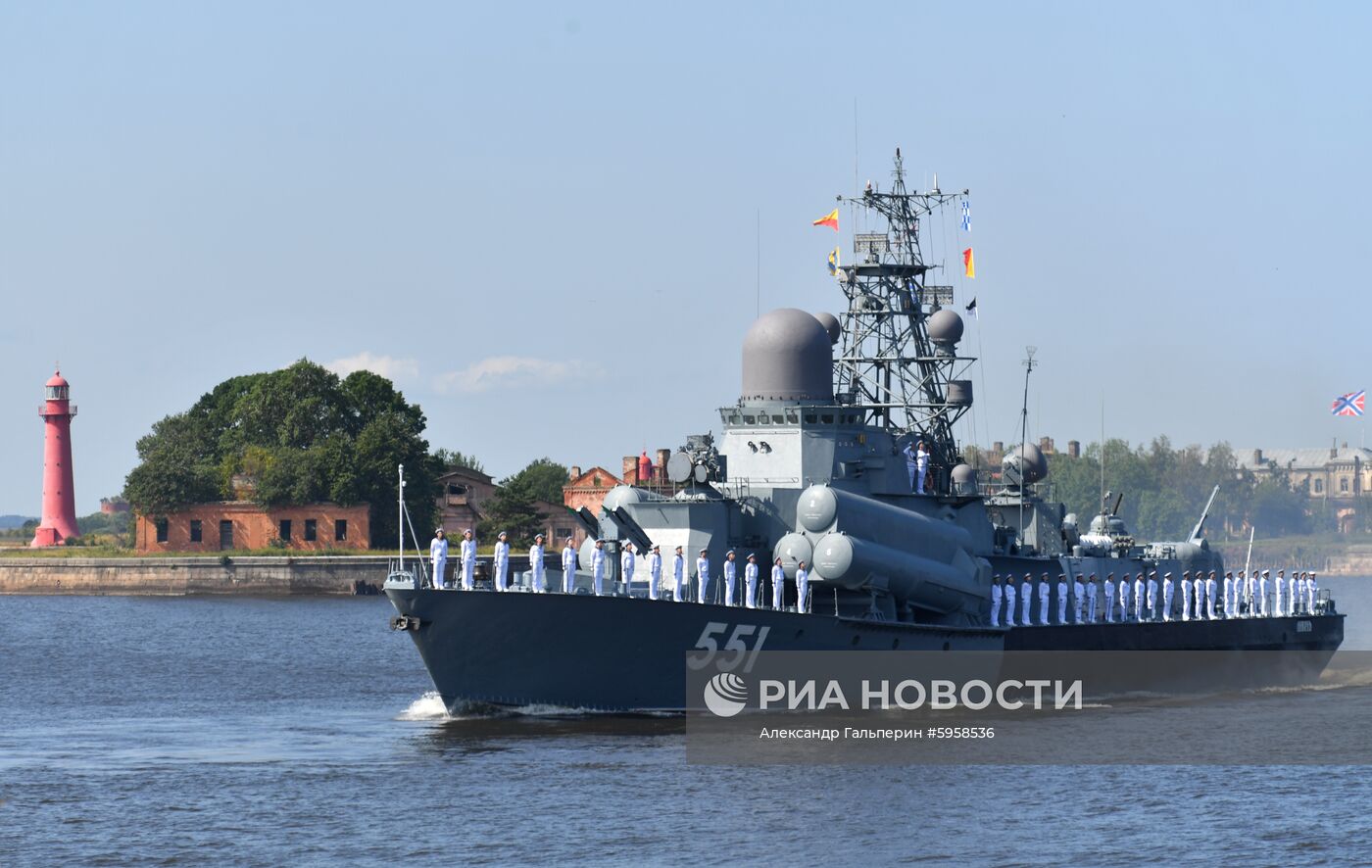 Репетиция парада ко Дню ВМФ в городах России