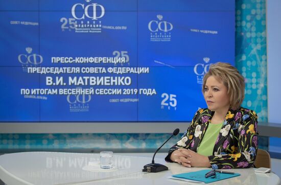 Пресс-конференция председателя Совета Федерации В. Матвиенко