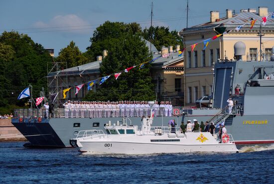 Репетиция парада ко Дню ВМФ в городах России