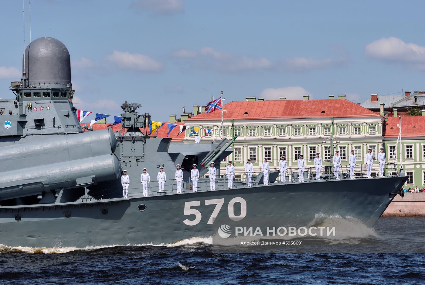 Репетиция парада ко Дню ВМФ в городах России