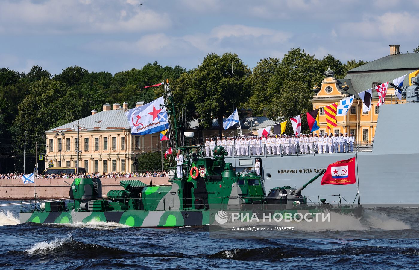 Репетиция парада ко Дню ВМФ в городах России