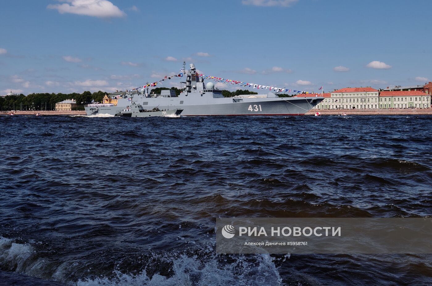 Репетиция парада ко Дню ВМФ в городах России
