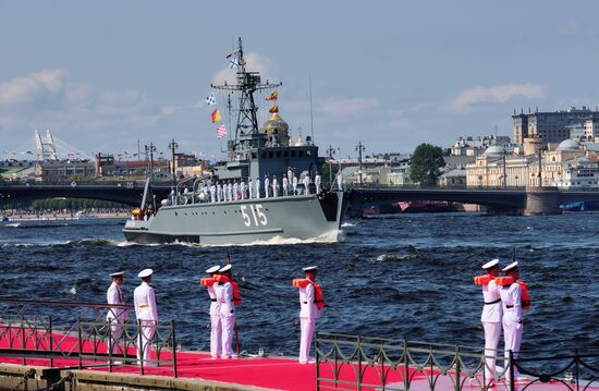 Репетиция парада ко Дню ВМФ в городах России