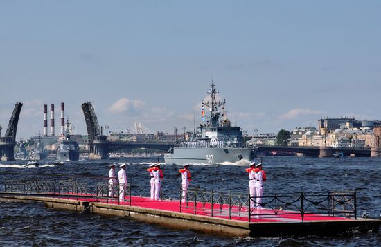 Репетиция парада ко Дню ВМФ в городах России