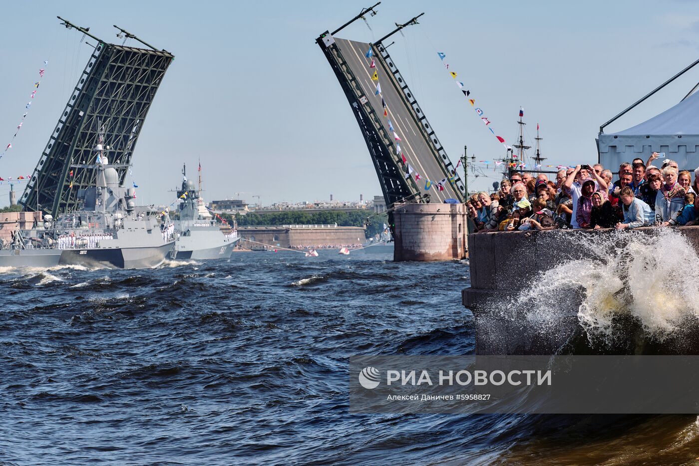 Репетиция парада ко Дню ВМФ в городах России