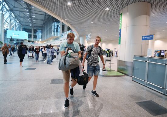 Моряки с задержанного на Украине танкера прилетели в Москву 