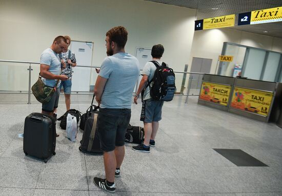 Моряки с задержанного на Украине танкера прилетели в Москву 