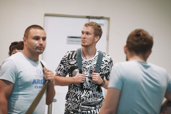 Моряки с задержанного на Украине танкера прилетели в Москву 