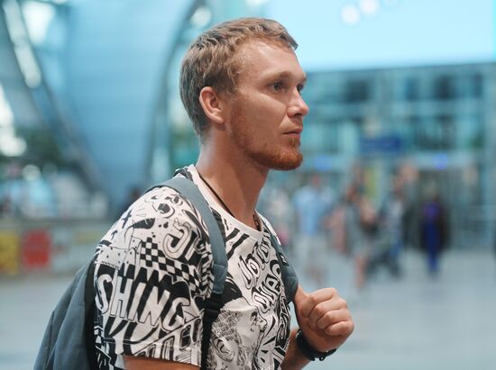 Моряки с задержанного на Украине танкера прилетели в Москву 