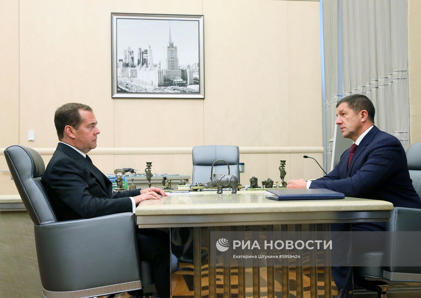 Рабочая встреча премьер-министра РФ Д. Медведева с президентом "Ростелеком" М. Осеевским