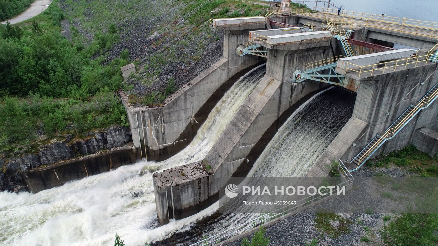 Сброс воды на Верхне-Туломском водохранилище