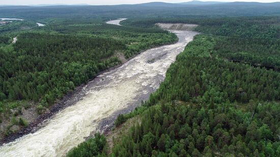 Сброс воды на Верхне-Туломском водохранилище