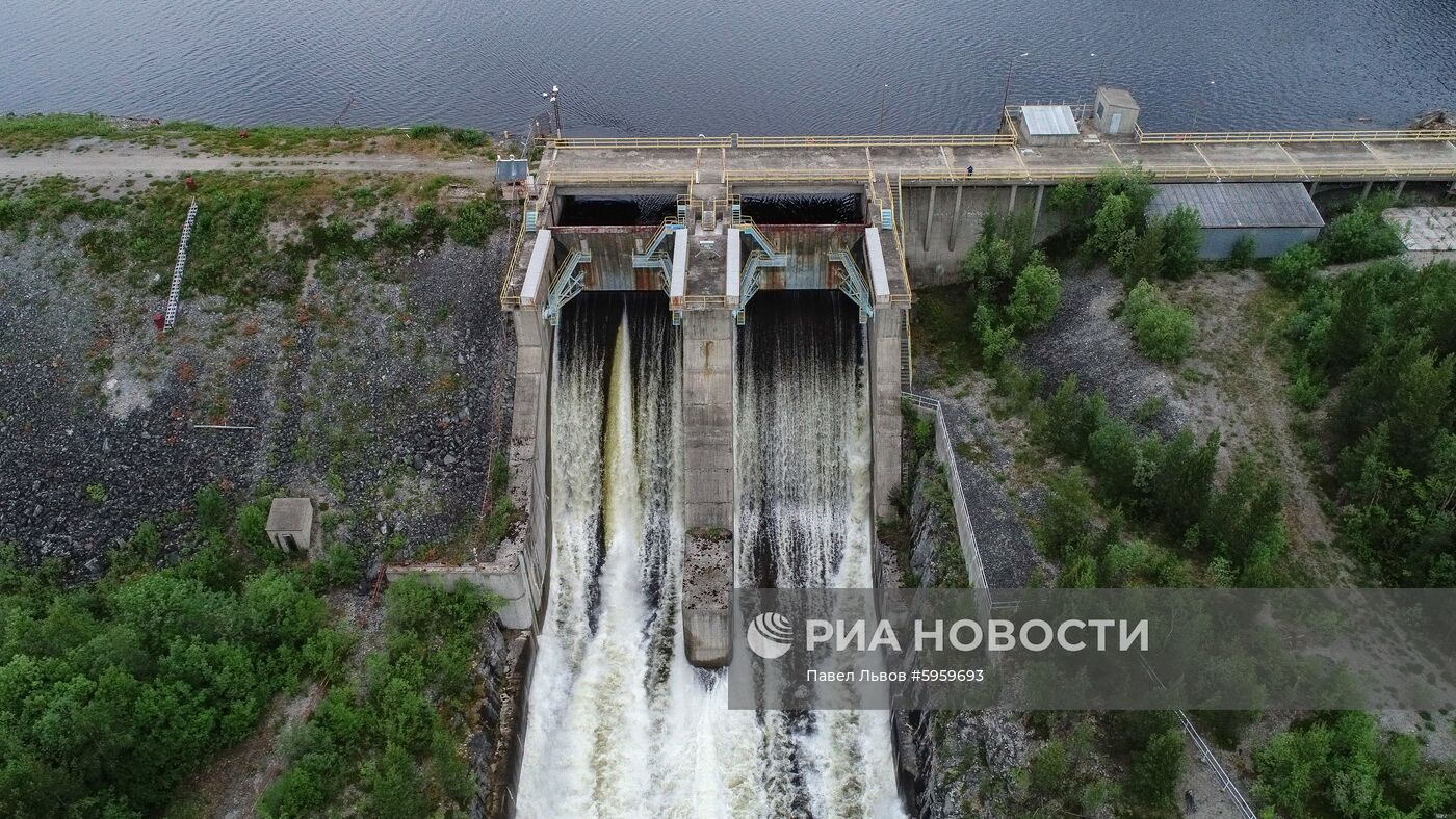 Сброс воды на Верхне-Туломском водохранилище