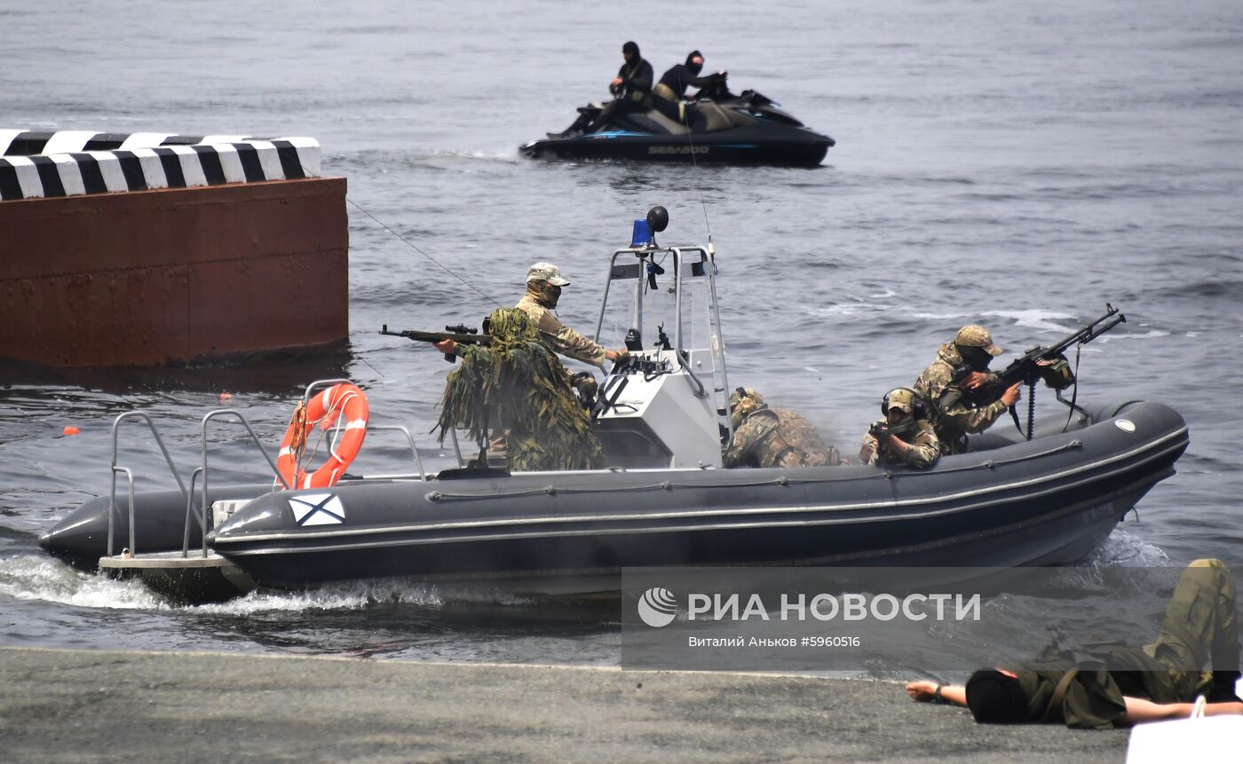 Генеральная репетиция парада ко дню ВМФ во Владивостоке