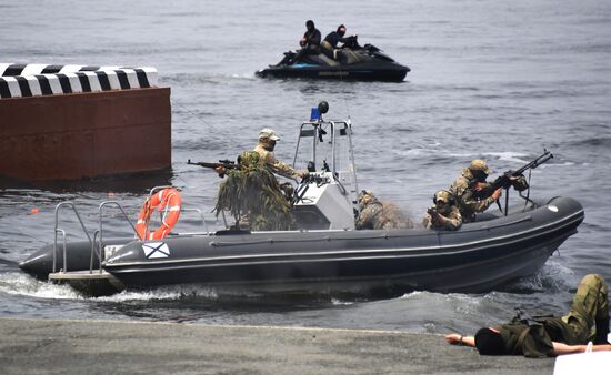 Генеральная репетиция парада ко дню ВМФ во Владивостоке