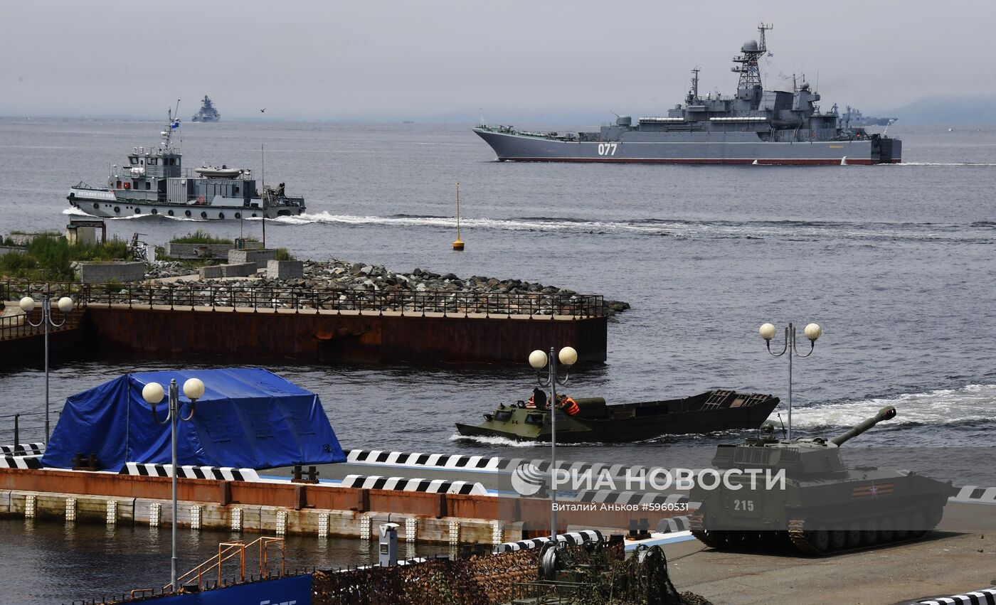 Генеральная репетиция парада ко дню ВМФ во Владивостоке