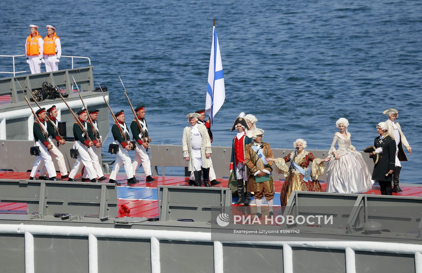 Рабочая поездка премьер-министра РФ Д. Медведева в Севастополь