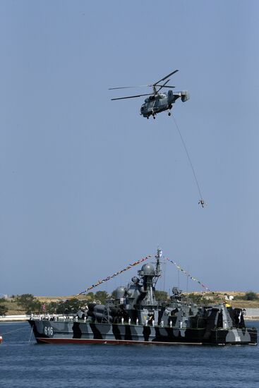 Рабочая поездка премьер-министра РФ Д. Медведева в Севастополь