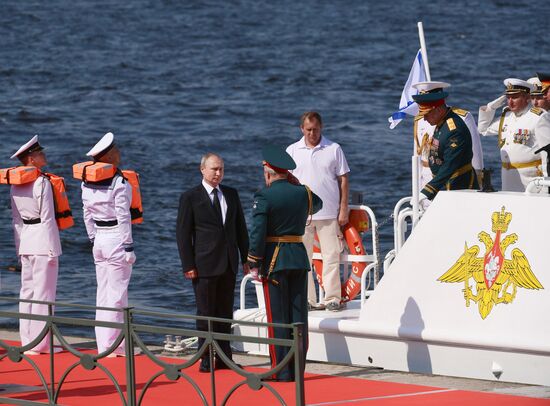  Президент РФ В. Путин принял участие в праздновании Дня ВМФ РФ в Санкт-Петербурге
