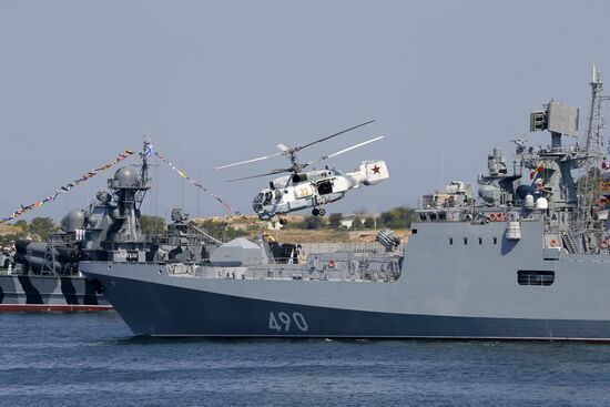 Рабочая поездка премьер-министра РФ Д. Медведева в Севастополь