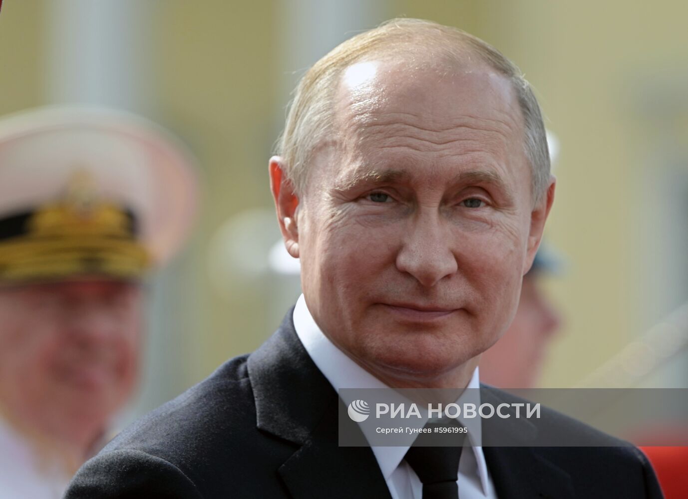 Президент РФ В. Путин принял участие в праздновании Дня ВМФ РФ в Санкт-Петербурге