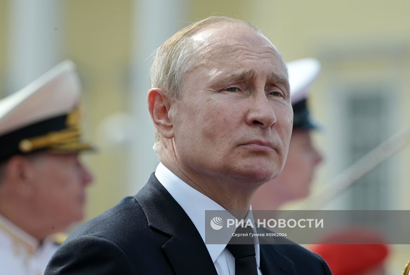 Президент РФ В. Путин принял участие в праздновании Дня ВМФ РФ в Санкт-Петербурге