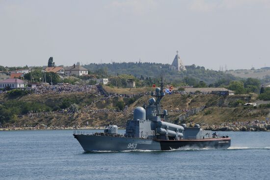 Рабочая поездка премьер-министра РФ Д. Медведева в Севастополь