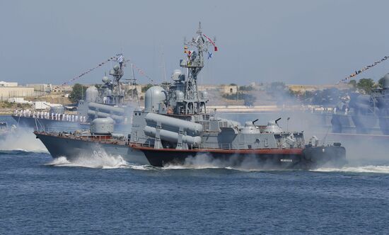 Рабочая поездка премьер-министра РФ Д. Медведева в Севастополь