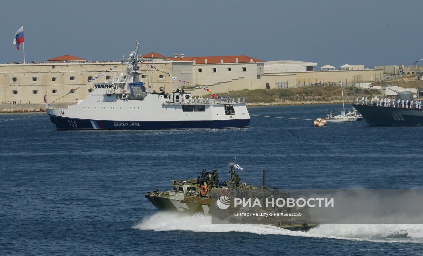 Рабочая поездка премьер-министра РФ Д. Медведева в Севастополь