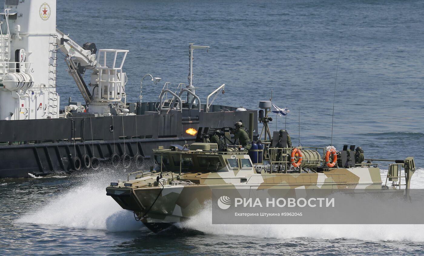 Рабочая поездка премьер-министра РФ Д. Медведева в Севастополь