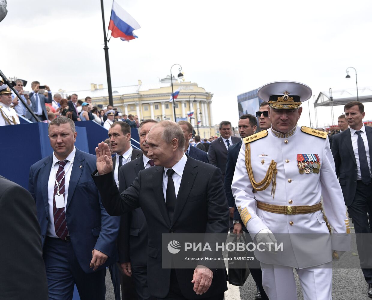  Президент РФ В. Путин принял участие в праздновании Дня ВМФ РФ в Санкт-Петербурге