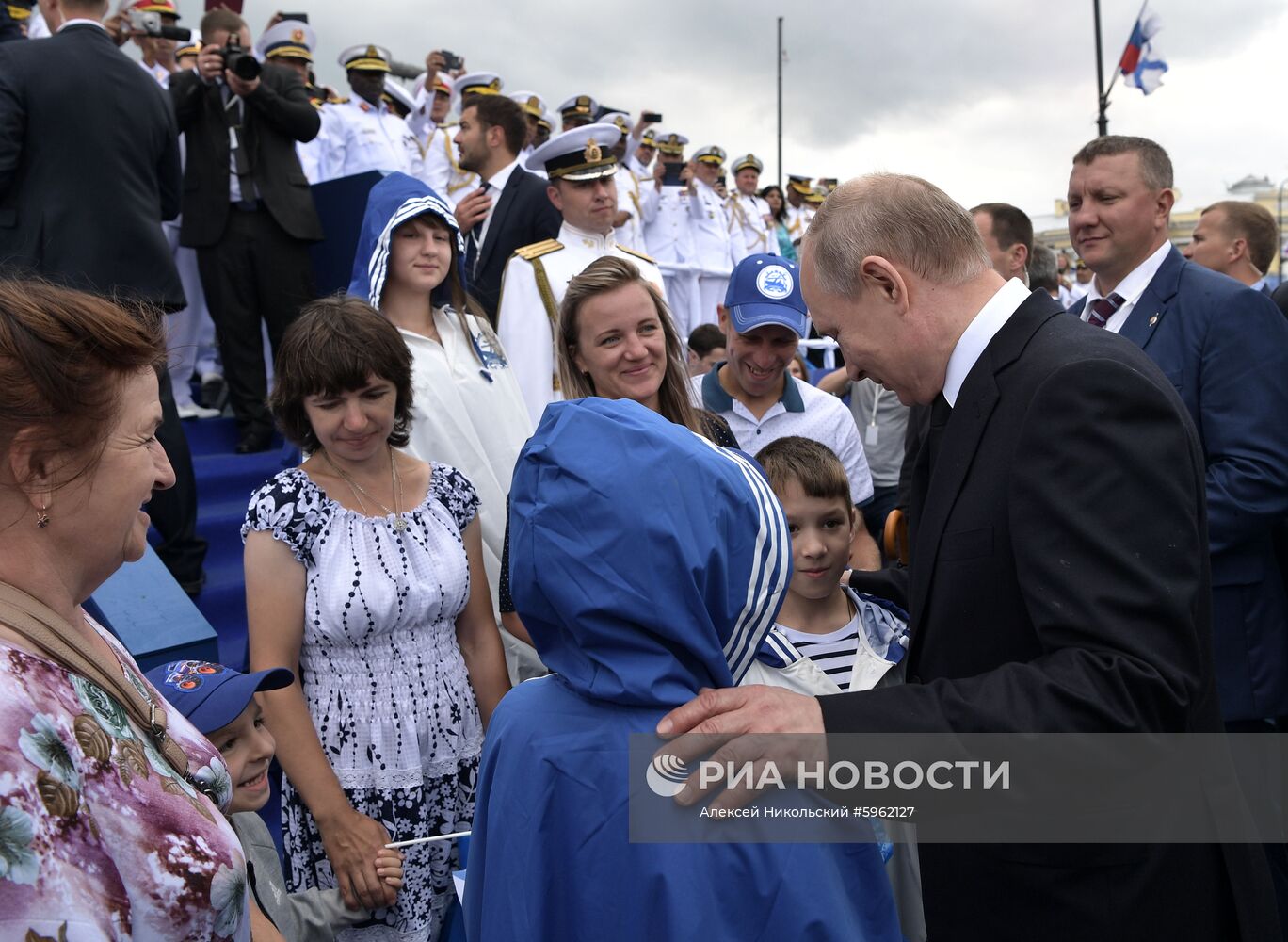  Президент РФ В. Путин принял участие в праздновании Дня ВМФ РФ в Санкт-Петербурге