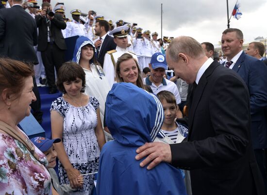  Президент РФ В. Путин принял участие в праздновании Дня ВМФ РФ в Санкт-Петербурге