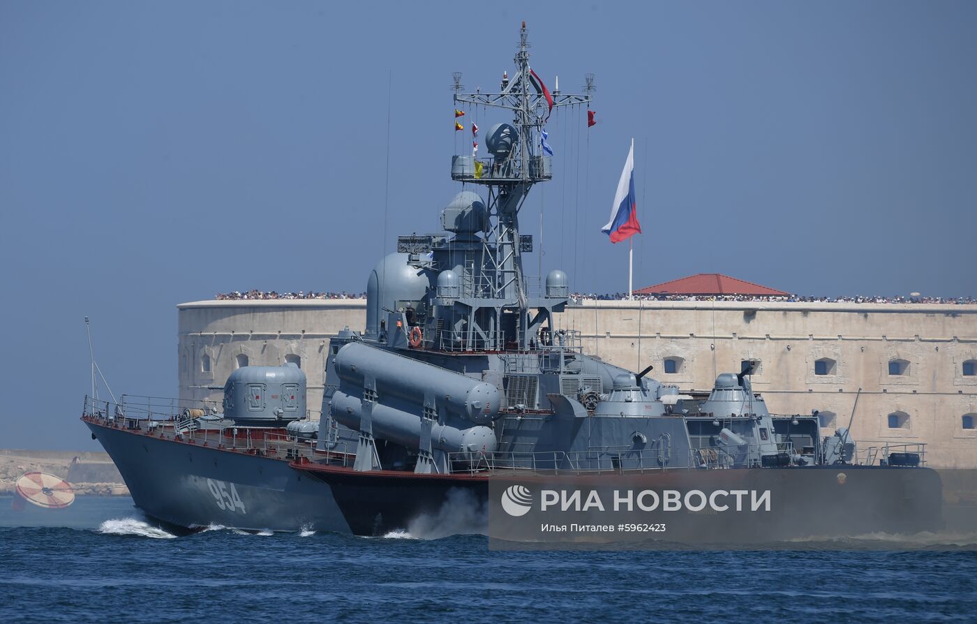 Празднование Дня ВМФ в регионах России