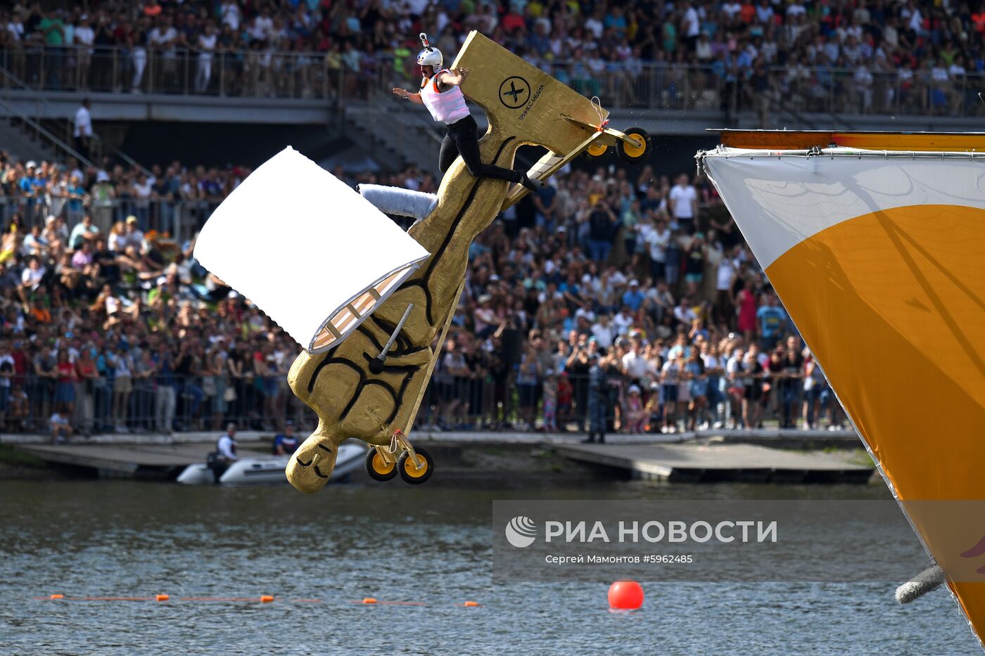 Шоу Red Bull Flugtag-2019