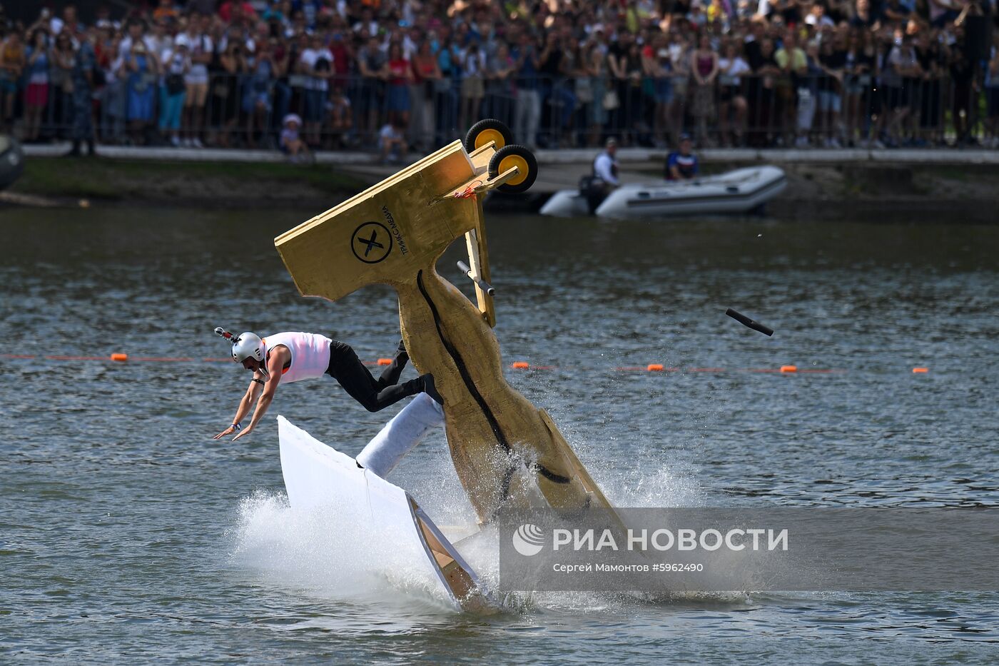 Шоу Red Bull Flugtag-2019