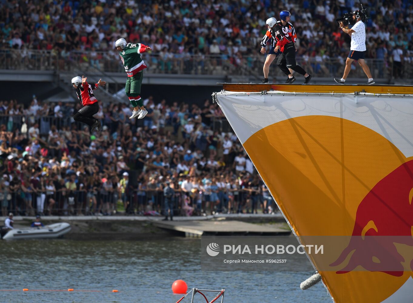 Шоу Red Bull Flugtag-2019