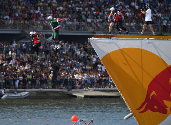 Шоу Red Bull Flugtag-2019