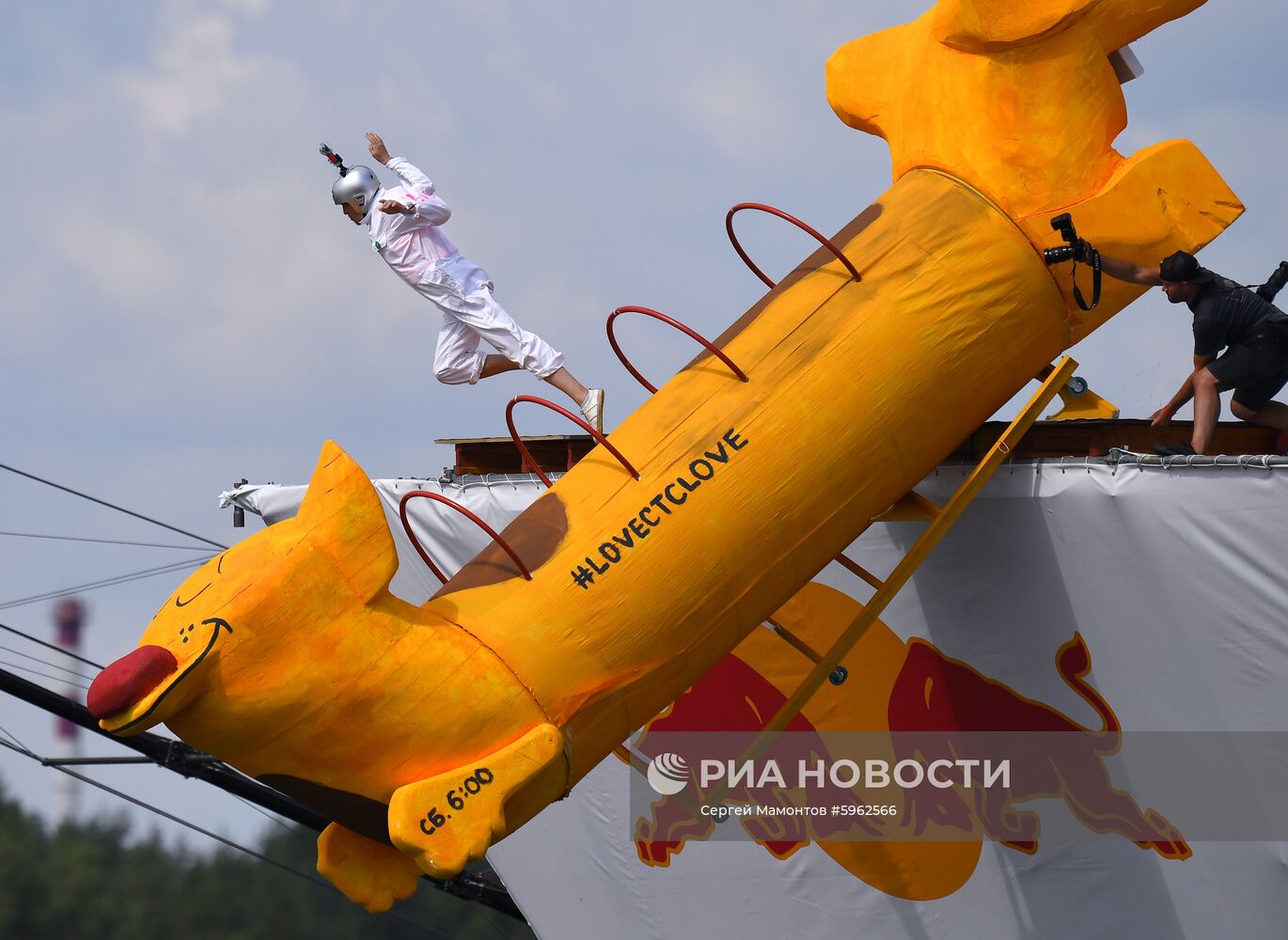 Шоу Red Bull Flugtag-2019