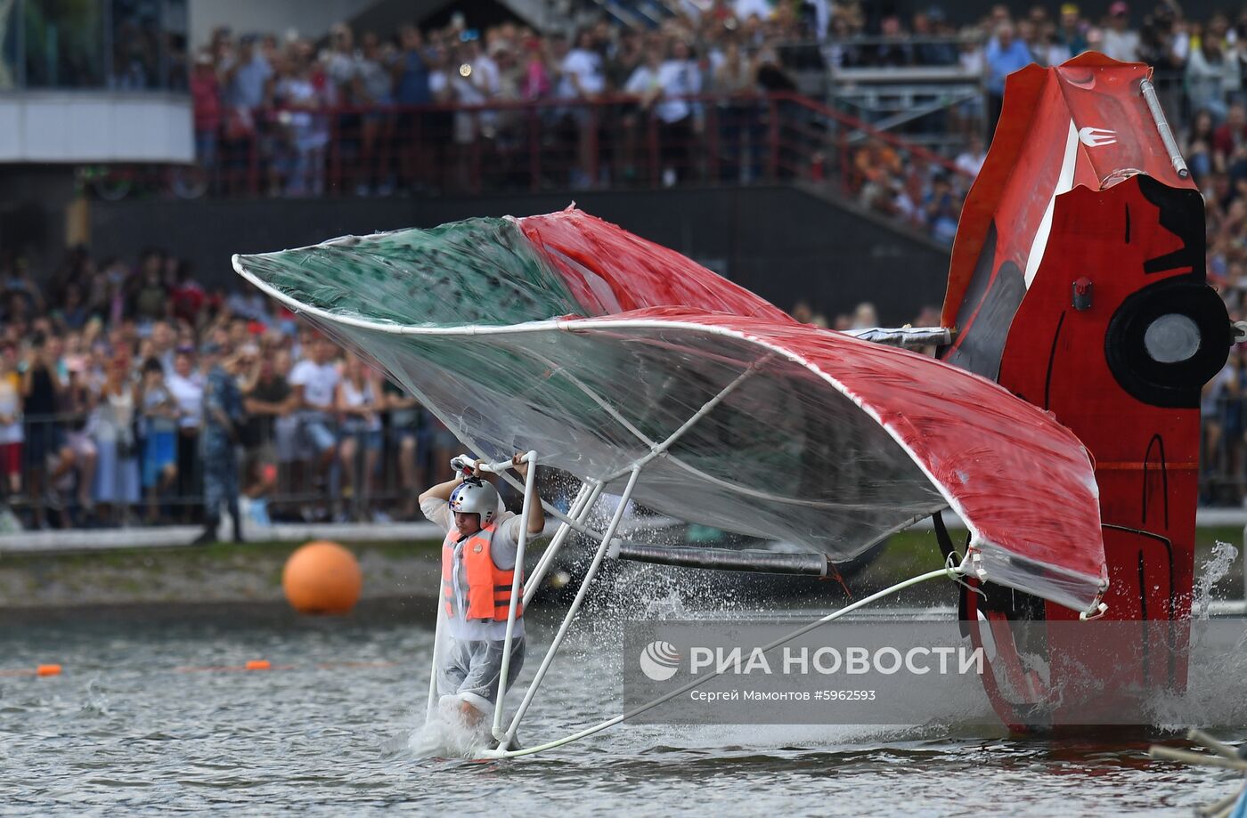 Шоу Red Bull Flugtag-2019