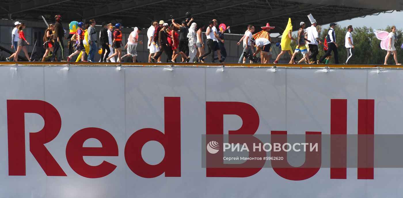 Шоу Red Bull Flugtag-2019