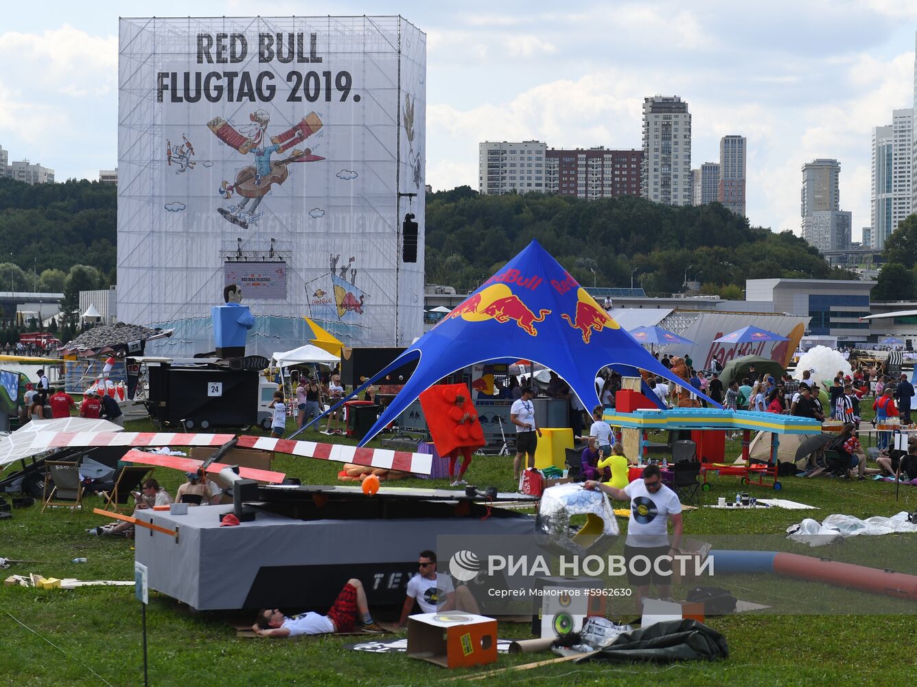 Шоу Red Bull Flugtag-2019