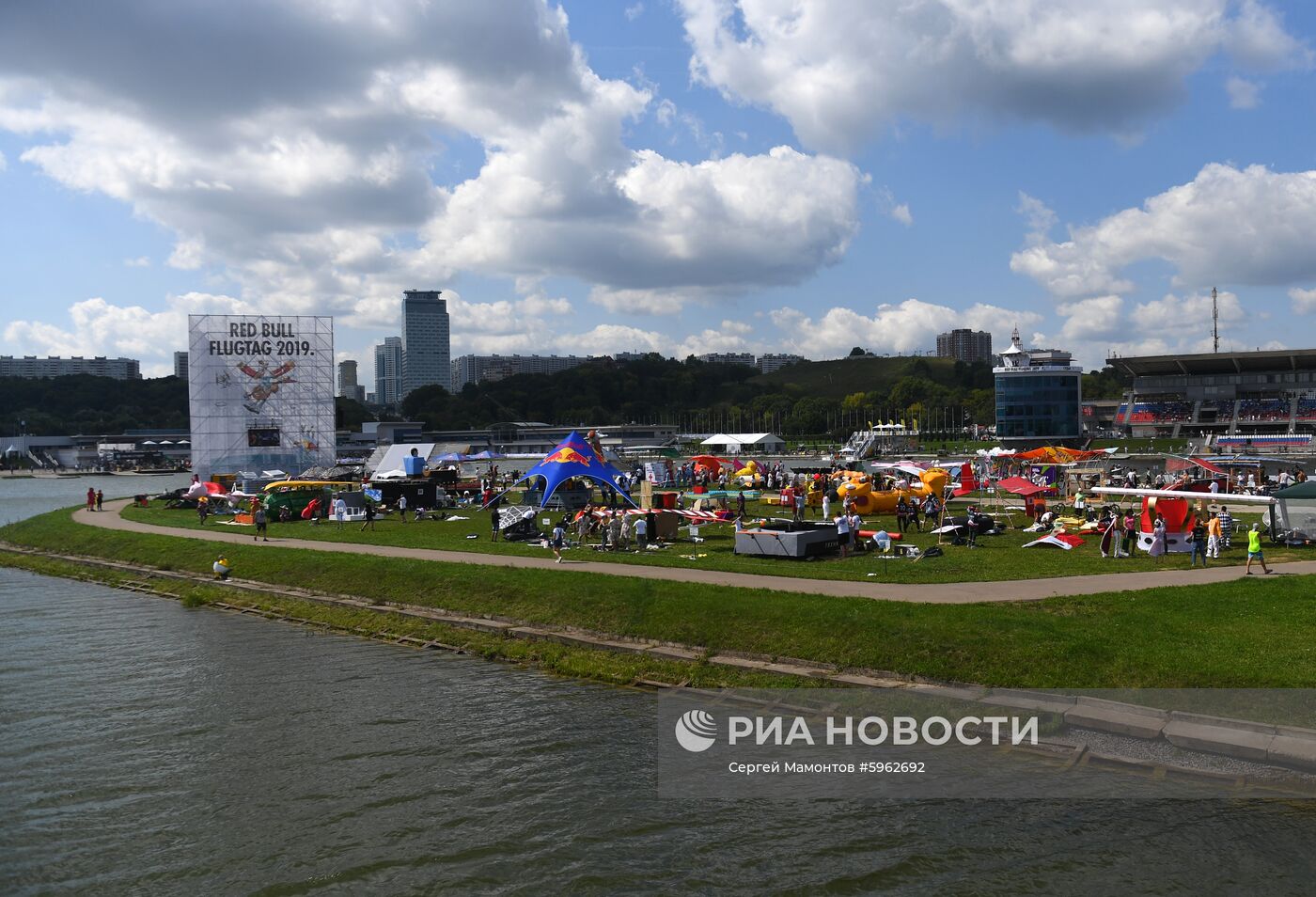 Шоу Red Bull Flugtag-2019