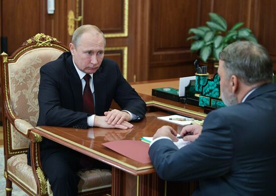  Президент РФ В. Путин встретился с руководителем ФАС России И. Артемьевым