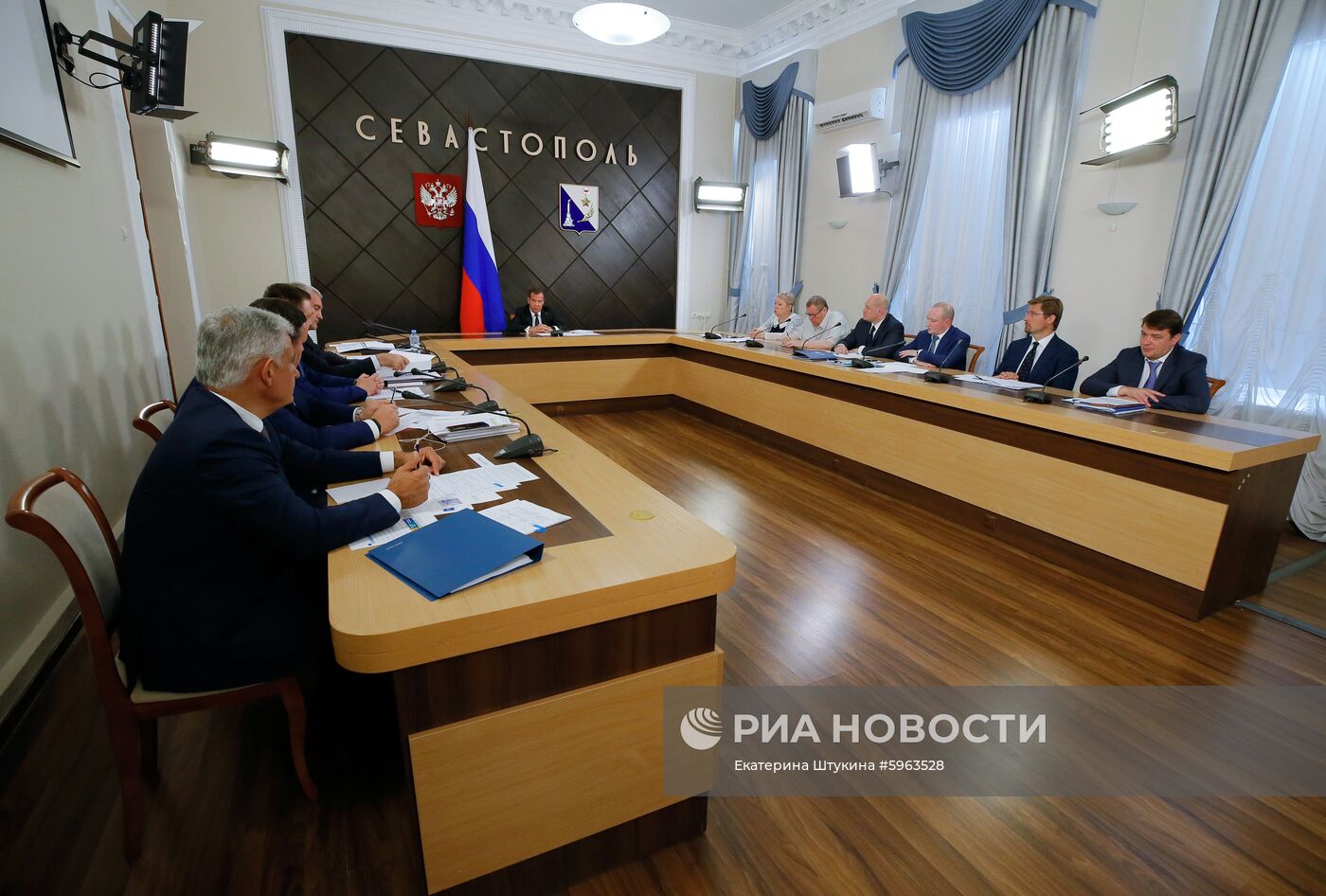 Рабочая поездка премьер-министра РФ Д. Медведева в Севастополь