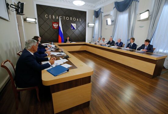 Рабочая поездка премьер-министра РФ Д. Медведева в Севастополь