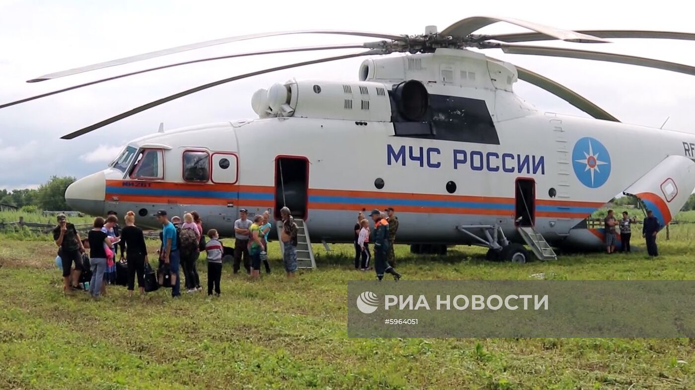 Эвакуация жителей из населенных пунктов Амурской области